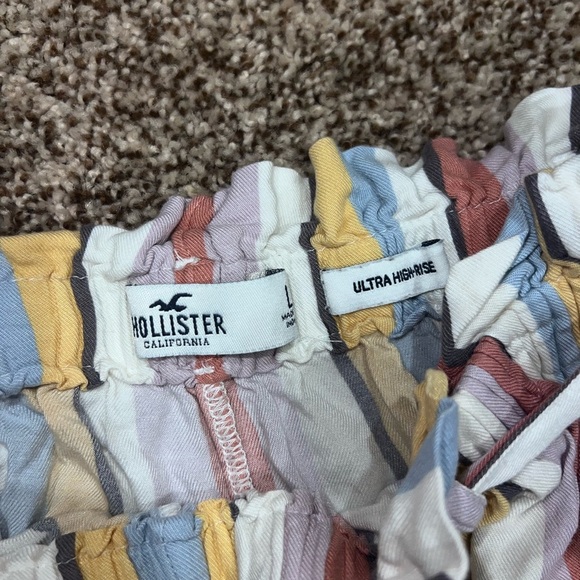 Hollister Shorts with tie belt
Size large - Picture 2 of 4